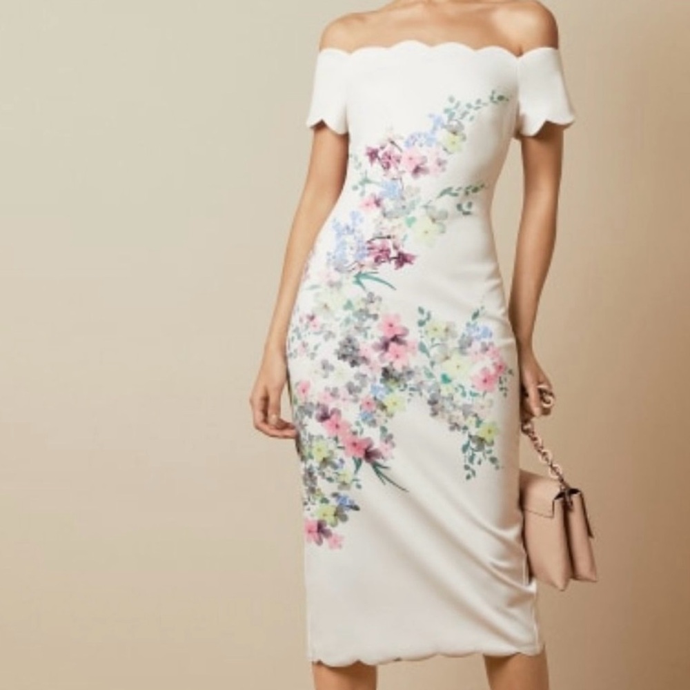 Ted Baker Strapless Dress with Pastel Floral Pattern
Seize 3 US 8 - Picture 3 of 10
